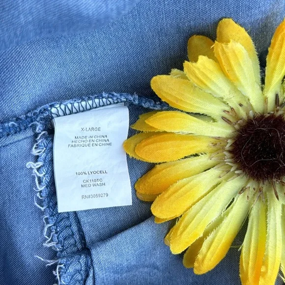 🌺 THREAD & SUPPLY; Ruffle Waist - Stretchy Light Blue Jean Style Shorts; Sz. XL - Picture 6 of 9